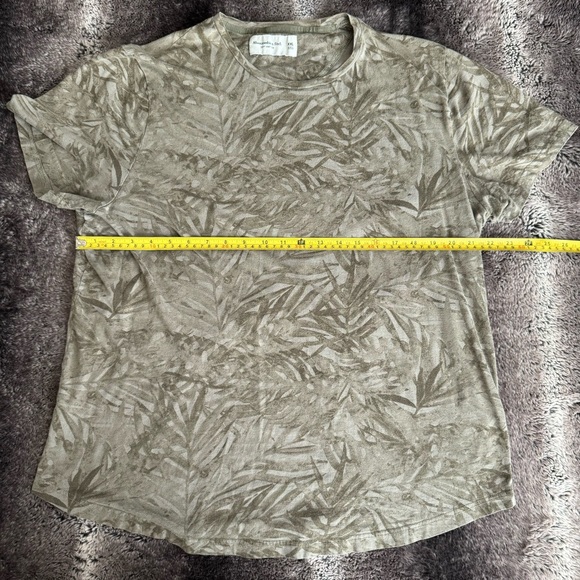 Abercrombie & Fitch Green Palm Print Short Sleeved T-Shirt - Picture 4 of 5